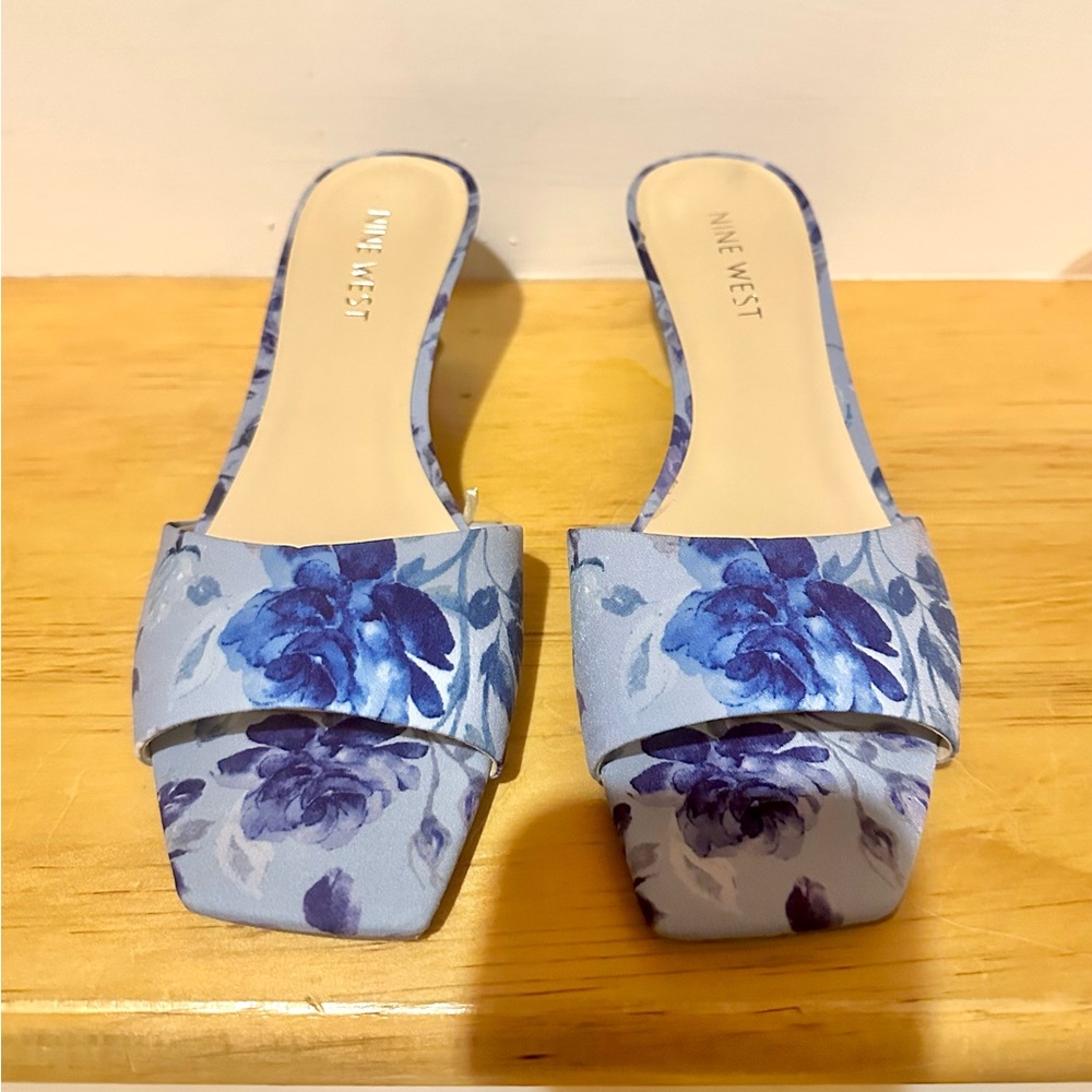 Nine West Blue Floral Heels Size 7 1/2